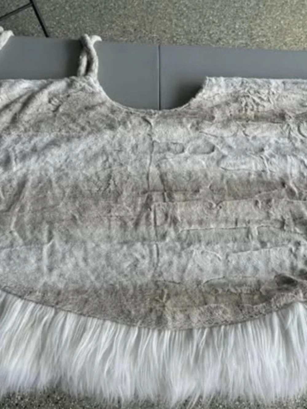 Pier 1 Cream Faux Fur Trim Round Tree Skirt with Subtle Pattern